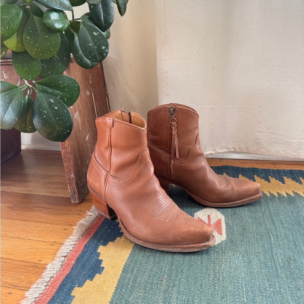 Tecovas - The Daisy in Black Leather, size 7
